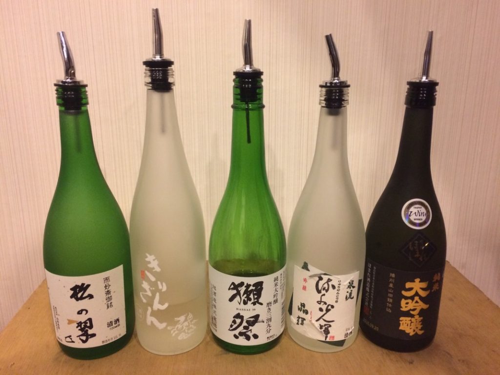 第三彈使用的五款酒並排