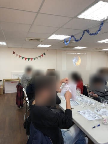 台灣清酒檢證會第六彈-濾過 vs 火入 vs 兌水 參加者在會場進行盲飲